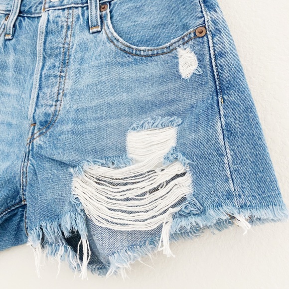 NEW Levi’s 501 High Rise Distress Shorts - Picture 4 of 11